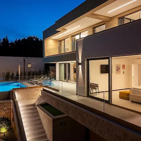 Marta - Luxury Villa